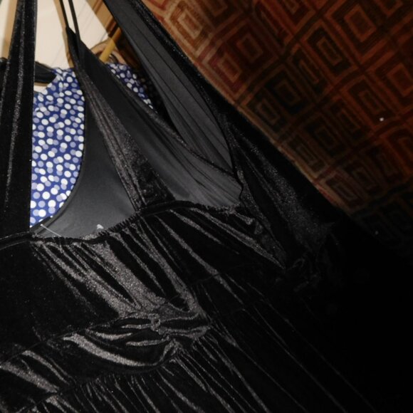 NWT SIZE 6 TORRID BLACK VELVET SURPLICE SLEEVEELSS HALTER DRESS 6X PLUS 30 - Picture 9 of 13